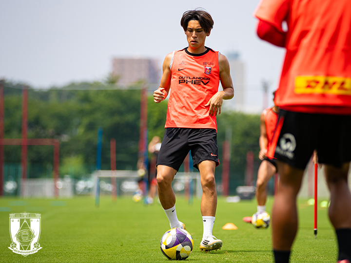 浦和レッズ　ビクトリーユニフォーム　No.17小森飛絢　湘南ベルマーレ戦　XL 浦和レッズ ビクトリーユニフォーム No.17小森飛絢 湘南